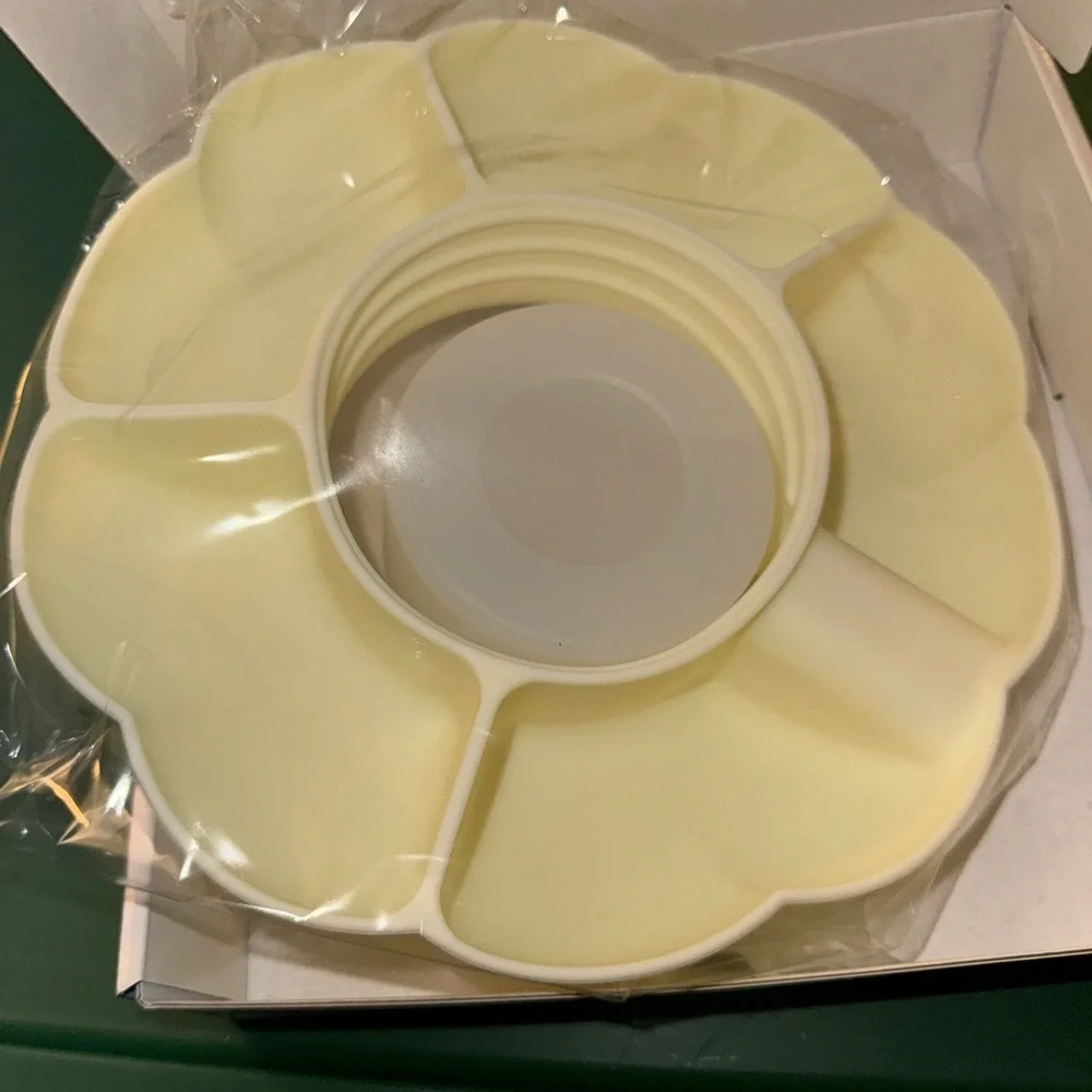 Stanley Tumbler Snack Tray Accessory - Picture 4 of 4